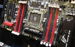 画像ギャラリー No.005のサムネイル画像 / ［COMPUTEX］LGA2011＆LGA1366ツインソケットの「Danshui Bay」はSandy Bridge-EP対応。ASUS「R.O.G.」イベント詳報