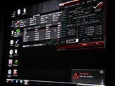 画像ギャラリー No.011のサムネイル画像 / 「ASUSならDIMM 8枚差しでも大丈夫」。ASUS,X79マザーボードの品質と機能をアピール