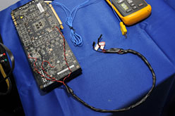 画像ギャラリー No.015のサムネイル画像 / 「ASUSならDIMM 8枚差しでも大丈夫」。ASUS,X79マザーボードの品質と機能をアピール