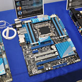 画像ギャラリー No.034のサムネイル画像 / 「ASUSならDIMM 8枚差しでも大丈夫」。ASUS,X79マザーボードの品質と機能をアピール