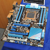 画像ギャラリー No.036のサムネイル画像 / 「ASUSならDIMM 8枚差しでも大丈夫」。ASUS,X79マザーボードの品質と機能をアピール