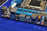 画像ギャラリー No.038のサムネイル画像 / 「ASUSならDIMM 8枚差しでも大丈夫」。ASUS,X79マザーボードの品質と機能をアピール