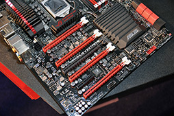 画像ギャラリー No.008のサムネイル画像 / ［COMPUTEX］ASUS，「R.O.G.」ブランドのマザーボードやグラフィックスカードなどを発表＆展示