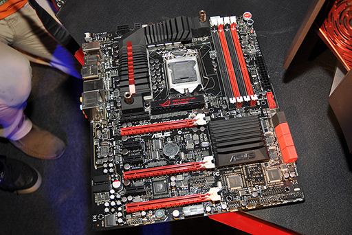 画像ギャラリー No.012のサムネイル画像 / ［COMPUTEX］ASUS，「R.O.G.」ブランドのマザーボードやグラフィックスカードなどを発表＆展示