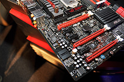 画像ギャラリー No.014のサムネイル画像 / ［COMPUTEX］ASUS，「R.O.G.」ブランドのマザーボードやグラフィックスカードなどを発表＆展示