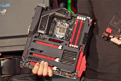 画像ギャラリー No.003のサムネイル画像 / ［COMPUTEX］ASUS，マザー全体を覆うカバーを採用したゲーマー向けマザー「Maximus VI Formula」発表。R.O.G.初のMini-ITXモデルも