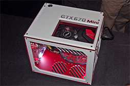 画像ギャラリー No.021のサムネイル画像 / ［COMPUTEX］ゲーマー向けマザーボードのMini-ITXモデルや，液冷＋空冷のGPUなど，注目製品が目白押しの「R.O.G.」プレスカンファレンス詳報
