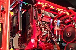 画像ギャラリー No.030のサムネイル画像 / ［COMPUTEX］ゲーマー向けマザーボードのMini-ITXモデルや，液冷＋空冷のGPUなど，注目製品が目白押しの「R.O.G.」プレスカンファレンス詳報