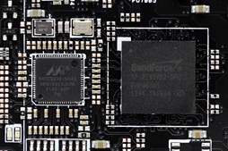 画像ギャラリー No.011のサムネイル画像 / ASUS，そしてR.O.G.初のSSDは買いか。PCIe x2接続モデル「RAIDR Express」を試す