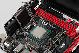 画像ギャラリー No.024のサムネイル画像 / 【PR】PCゲーマーのための「超小型ゲームPC」自作講座。カード長170mmのASUS製GTX 760カードなら,PCはここまで小さくできる