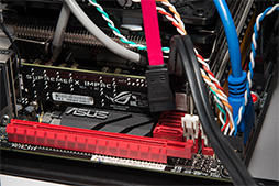 画像ギャラリー No.063のサムネイル画像 / 【PR】PCゲーマーのための「超小型ゲームPC」自作講座。カード長170mmのASUS製GTX 760カードなら,PCはここまで小さくできる