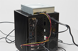 画像ギャラリー No.077のサムネイル画像 / 【PR】PCゲーマーのための「超小型ゲームPC」自作講座。カード長170mmのASUS製GTX 760カードなら,PCはここまで小さくできる