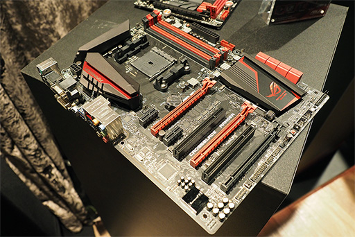 画像ギャラリー No.022のサムネイル画像 / ［COMPUTEX］スリムタイプのゲームPCや新マザーボード3種類をじっくりチェック。R.O.G.のゲーマー向け新製品レポート（前編）
