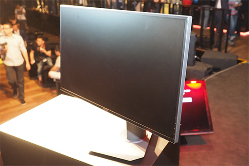 画像ギャラリー No.017のサムネイル画像 / ［COMPUTEX］1スロット仕様のデュアルR9 290Xカードや27インチのG-SYNC対応液晶ディスプレイに注目。R.O.G.のゲーマー向け製品詳報（後編）
