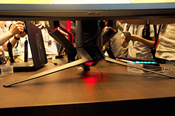 画像ギャラリー No.004のサムネイル画像 / ［COMPUTEX］34インチの湾曲ディスプレイに，G-SYNC対応ノートPC，MMO向けマウスなどなど。ASUS R.O.G.の新製品を細かくチェックしてみた