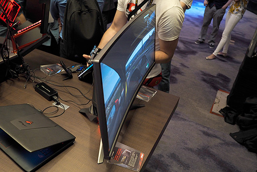 画像ギャラリー No.005のサムネイル画像 / ［COMPUTEX］34インチの湾曲ディスプレイに，G-SYNC対応ノートPC，MMO向けマウスなどなど。ASUS R.O.G.の新製品を細かくチェックしてみた