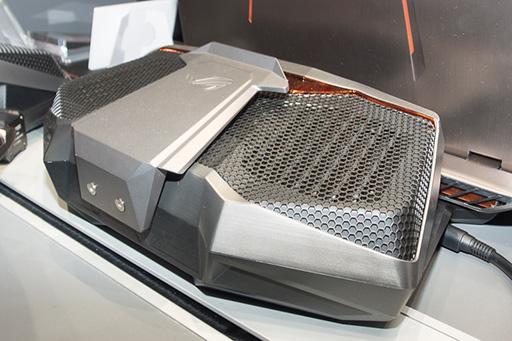画像ギャラリー No.006のサムネイル画像 / ［IFA 2015］ASUS，ゲーマー向けでは世界初の液冷対応ノートPCを発表。垂直100Hz＆G-SYNC対応の湾曲ディスプレイにも注目集まる