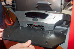 画像ギャラリー No.008のサムネイル画像 / ［IFA 2015］ASUS，ゲーマー向けでは世界初の液冷対応ノートPCを発表。垂直100Hz＆G-SYNC対応の湾曲ディスプレイにも注目集まる