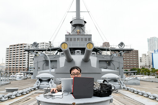 画像ギャラリー No.002のサムネイル画像 / 【PR】世界初! ASUSのデスクトップPC「ROG GR6」を戦艦三笠艦内に設置し,三笠を操艦するの巻