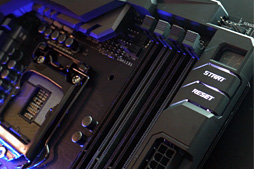 画像ギャラリー No.005のサムネイル画像 / ［CES 2016］ASUSが公開したゲーマー向けマザーや超強力デスクトップPCなどをまとめてチェック