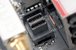画像ギャラリー No.017のサムネイル画像 / Mini-ITXに対応したSkylake対応のR.O.G.マザーボード「MAXIMUS VIII IMPACT」。相変わらずの高い機能性は要チェックだ