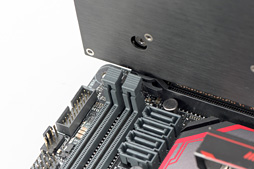 画像ギャラリー No.020のサムネイル画像 / Mini-ITXに対応したSkylake対応のR.O.G.マザーボード「MAXIMUS VIII IMPACT」。相変わらずの高い機能性は要チェックだ