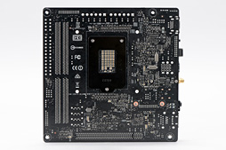 画像ギャラリー No.027のサムネイル画像 / Mini-ITXに対応したSkylake対応のR.O.G.マザーボード「MAXIMUS VIII IMPACT」。相変わらずの高い機能性は要チェックだ