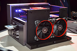 画像ギャラリー No.019のサムネイル画像 / ［COMPUTEX］R.O.G.がモジュール型ゲームPCやGTX 1080 SLI搭載の小型PCを披露。ASUSの偉い人にその特徴とコンセプトを聞いてきた