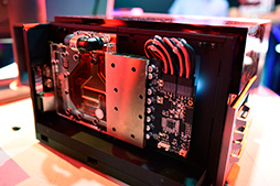 画像ギャラリー No.020のサムネイル画像 / ［COMPUTEX］R.O.G.がモジュール型ゲームPCやGTX 1080 SLI搭載の小型PCを披露。ASUSの偉い人にその特徴とコンセプトを聞いてきた
