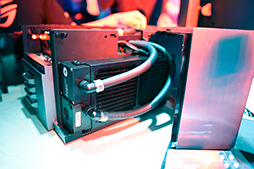 画像ギャラリー No.021のサムネイル画像 / ［COMPUTEX］R.O.G.がモジュール型ゲームPCやGTX 1080 SLI搭載の小型PCを披露。ASUSの偉い人にその特徴とコンセプトを聞いてきた
