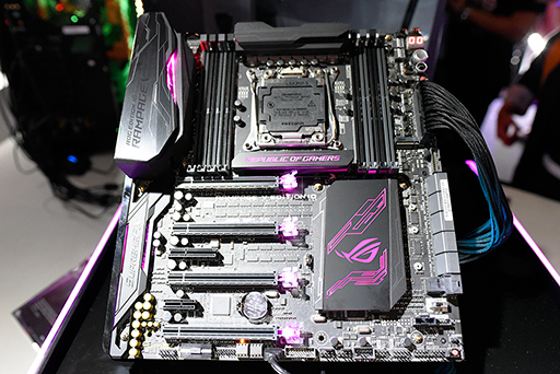画像ギャラリー No.022のサムネイル画像 / ［COMPUTEX］R.O.G.がモジュール型ゲームPCやGTX 1080 SLI搭載の小型PCを披露。ASUSの偉い人にその特徴とコンセプトを聞いてきた