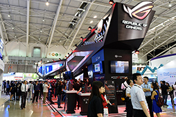 画像ギャラリー No.002のサムネイル画像 / ［COMPUTEX］ASUSのエンジニアに聞く「ROG XG Station 2」。Thunderbolt 3＋αでつながる外付けグラフィックスボックスの仕組みとは