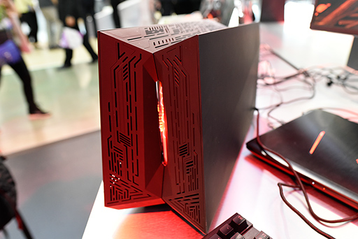 画像ギャラリー No.003のサムネイル画像 / ［COMPUTEX］ASUSのエンジニアに聞く「ROG XG Station 2」。Thunderbolt 3＋αでつながる外付けグラフィックスボックスの仕組みとは