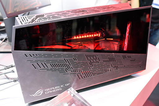 画像ギャラリー No.004のサムネイル画像 / ［COMPUTEX］ASUSのエンジニアに聞く「ROG XG Station 2」。Thunderbolt 3＋αでつながる外付けグラフィックスボックスの仕組みとは