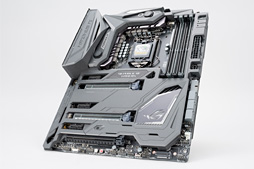 画像ギャラリー No.002のサムネイル画像 / 「ROG MAXIMUS IX FORMULA」を細かく見てみる。Z270搭載のゲーマー向けフラグシップマザーボードはありやなしや?