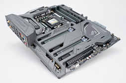 画像ギャラリー No.003のサムネイル画像 / 「ROG MAXIMUS IX FORMULA」を細かく見てみる。Z270搭載のゲーマー向けフラグシップマザーボードはありやなしや?