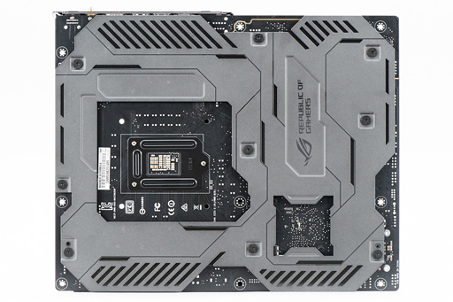 画像ギャラリー No.005のサムネイル画像 / 「ROG MAXIMUS IX FORMULA」を細かく見てみる。Z270搭載のゲーマー向けフラグシップマザーボードはありやなしや?