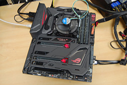 画像ギャラリー No.010のサムネイル画像 / 「ROG MAXIMUS IX FORMULA」を細かく見てみる。Z270搭載のゲーマー向けフラグシップマザーボードはありやなしや?