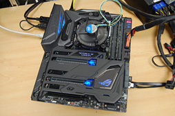 画像ギャラリー No.012のサムネイル画像 / 「ROG MAXIMUS IX FORMULA」を細かく見てみる。Z270搭載のゲーマー向けフラグシップマザーボードはありやなしや?