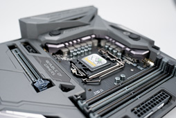 画像ギャラリー No.015のサムネイル画像 / 「ROG MAXIMUS IX FORMULA」を細かく見てみる。Z270搭載のゲーマー向けフラグシップマザーボードはありやなしや?