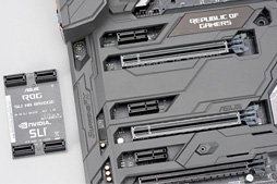 画像ギャラリー No.019のサムネイル画像 / 「ROG MAXIMUS IX FORMULA」を細かく見てみる。Z270搭載のゲーマー向けフラグシップマザーボードはありやなしや?