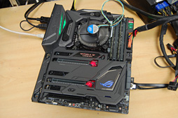 画像ギャラリー No.022のサムネイル画像 / 「ROG MAXIMUS IX FORMULA」を細かく見てみる。Z270搭載のゲーマー向けフラグシップマザーボードはありやなしや?