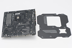 画像ギャラリー No.026のサムネイル画像 / 「ROG MAXIMUS IX FORMULA」を細かく見てみる。Z270搭載のゲーマー向けフラグシップマザーボードはありやなしや?