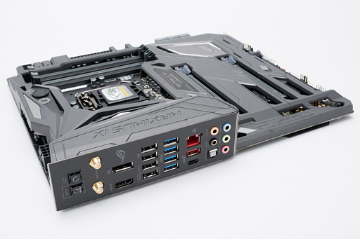 画像ギャラリー No.041のサムネイル画像 / 「ROG MAXIMUS IX FORMULA」を細かく見てみる。Z270搭載のゲーマー向けフラグシップマザーボードはありやなしや?
