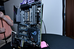 画像ギャラリー No.004のサムネイル画像 / ［COMPUTEX］ASUS，Ryzen Threadripper対応のX399チップセット搭載マザーボードを披露