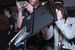 画像ギャラリー No.006のサムネイル画像 / ［COMPUTEX］GTX 1080搭載なのに厚さわずか18mmのゲーマー向けノートPC「ROG Zephyrus」，その見た目とスペックに迫る