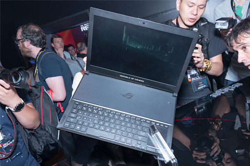 画像ギャラリー No.007のサムネイル画像 / ［COMPUTEX］GTX 1080搭載なのに厚さわずか18mmのゲーマー向けノートPC「ROG Zephyrus」，その見た目とスペックに迫る