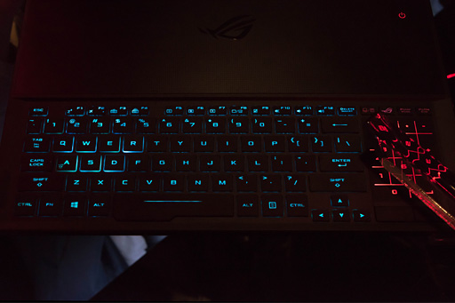 画像ギャラリー No.008のサムネイル画像 / ［COMPUTEX］GTX 1080搭載なのに厚さわずか18mmのゲーマー向けノートPC「ROG Zephyrus」，その見た目とスペックに迫る