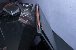 画像ギャラリー No.011のサムネイル画像 / ［COMPUTEX］GTX 1080搭載なのに厚さわずか18mmのゲーマー向けノートPC「ROG Zephyrus」，その見た目とスペックに迫る