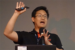 画像ギャラリー No.009のサムネイル画像 / ［COMPUTEX］ASUSがゲーマー向けスマートフォン「ROG Phone」を発表。高クロック駆動のSnapdragon 845を冷やす外付けクーラー付き